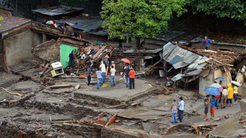 Sc�ne de d�solation pr�s de la rivi�re Acahuapa, � San Vicente, � environ 70 kilom�tres � l'est de San Salvador.