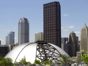 Le Mellon Arena et le centre-ville de Pittsburgh