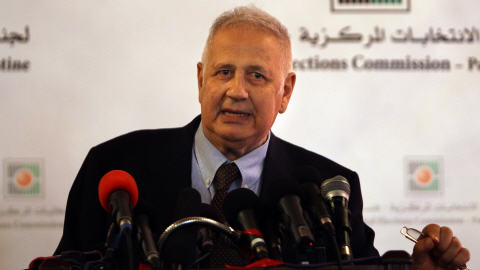 Le chef de la commission �lectorale Hanna Nasser annon�ant le report des �lections