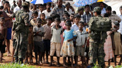 Des r�fugi�s dans le camp de Vavunya le 21 novembre 2009.