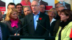G�rald Tremblay en conf�rence de presse, entour� de ses candidats.