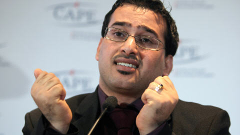 Muntazer Al-Zaidi lors d'une conf�rence de presse � Paris