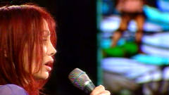 Chlo� Ste-Marie chante la derni�re chanson que lui a �crite Gilles Carle