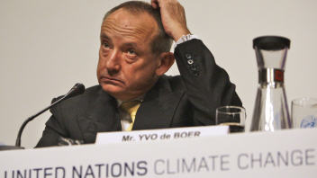 Yvo De Boer, secr�taire ex�cutif de la Convention-cadre des Nations Unies sur les changements climatiques, durant sa conf�rence de presse � l'ouverture de la conf�rence de Copenhague
