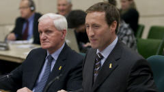 Les ministres Gordon O'Connor et Peter MacKay devant le Comité spécial sur la mission canadienne en Afghanistan