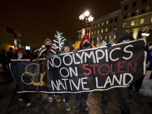 Manifestation à Montréal contre les Jeux olympiques de Vancouver.