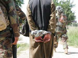 Un détenu afghan arrêté par les Forces canadiennes