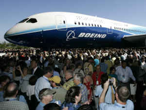 Le 8 juillet 2007, Boeing dévoilait son tout premier Dreamliner 787 à son usine d'Everett, Washington.