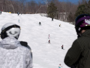 Des skieurs à la station de ski de Mont-Tremblant