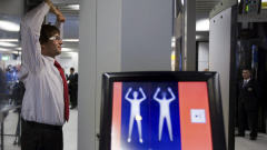 Un scanner corporel installé à l'aéroport Schiphol d'Amsterdam, aux Pays-Bas.
