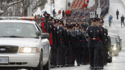 Des milliers de policiers ont pris part au cort�ge fun�bre.