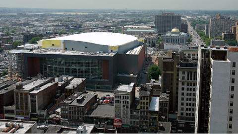 Le Prudential Center, � gauche