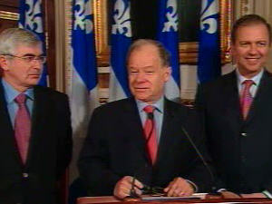 Les ministres Clément Gignac, Raymond Bachand et Sam Hamad (de gauche à droite)