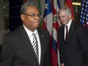 Le premier ministre d'Haïti, Jean-Max Bellerive, et le ministre des Affaires étrangères du Canada, Lawrence Cannon