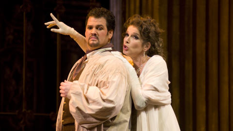 Les amants Cavaradossi (David Pomeroy) et Tosca (Nicola Beller Carbone)