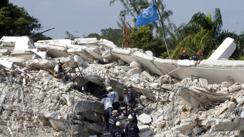 Le quartier g�n�ral de l'ONU en Ha�ti (MINUSTAH) a �t� compl�tement d�truit par le s�isme du 12 janvier.