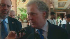 Jean Charest a commenté le cas de Jean D'Amour depuis Bangalore en Inde.