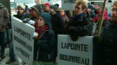 Manifestation en opposition au policier Jean-Loup Lapointe en marge de l'enqu�te du coroner sur la mort de Fredy Villanueva