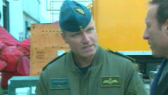 Le colonel Russell Williams et le ministre de la D�fense nationale, Peter MacKay