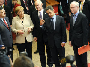 De gauche à droite: José Manuel Barroso, Angela Merkel, George A. Papandreou, Nicolas Sarkozy et Herman Van Rompuy
