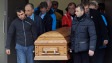 Les membres de la d�l�gation g�orgienne portent le cercueil de leur coll�gue lugeur Nodar Kumaritashvili � la sortie d'une messe c�l�br�e � sa m�moire, lundi.