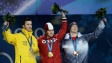 Alexandre Bilodeau salue une foule survolt�e au BC Place, lundi, apr�s avoir re�u sa m�daille d'or.