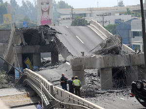 À Santiago, des infrastructures routières ont été lourdement endommagées.