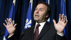 Marc Bellemare, lors de sa démission à titre de ministre, en avril 2004 à Québec