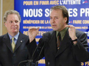 Marc Bellemare, alors qu'il faisait campagne sous la bannière libérale, en 2003 (archives)