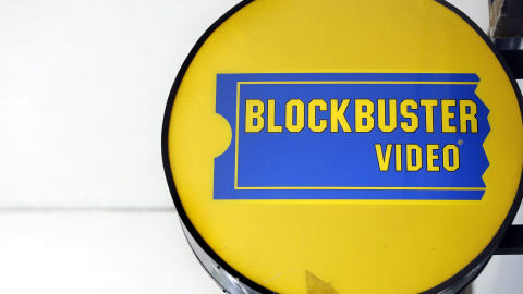L'enseigne d'un magasin Blockbuster