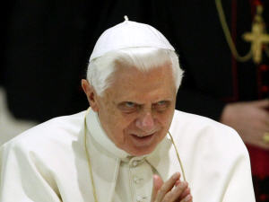 Le pape Benoît XVI au Vatican, le 10 février 2010.