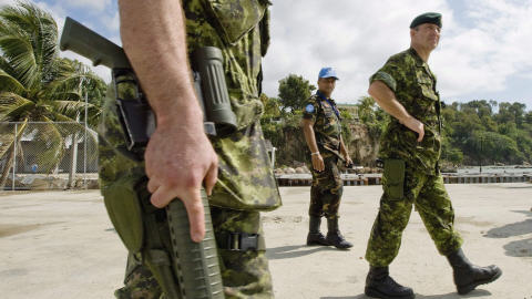 Le commandant de la mission des Forces canadiennes en Ha�ti, Guy Laroche