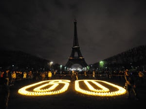 La Tour Eiffel plongée dans le noir pour l'événement Une heure pour la Terre.