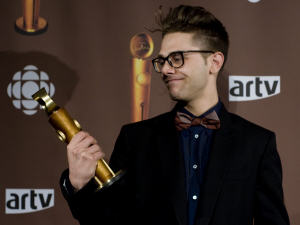 Xavier Dolan et son Jutra pour le meilleur film.