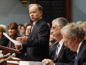 Le ministre des Finances, Raymond Bachand, présente son budget 2010-2011 à l'Assemblée nationale.