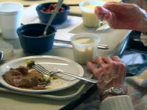 Des milliers de personnes âgées au Québec sont sous-alimentées lorsqu'elles arrivent en institution.