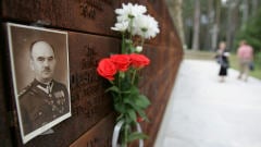 Mémorial des victimes de Katyn, portrait d'un officier polonais tué par les Soviétiques.