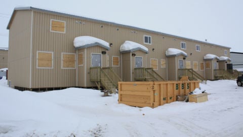 Appartements de la Iqaluit Housing Autority, en construction, qui seront lou�s � des familles dans l'attente d'un logement