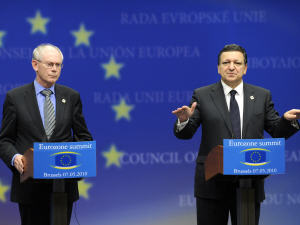 De gauche à droite : Le président du Conseil européen, Herman Van Rompuy, et le président de la Commission européenne Jose Manuel Barroso