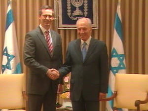 Le premier ministre de l'Ontario Dalton McGuinty et le président israélien Shimon Peres