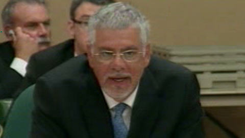 Jacques Dupuis, t�moignant devant le comit� parlementaire f�d�ral