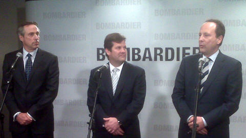 De gauche � droite : Guy Hachey, pr�sident de Bombardier A�ronautique; Pierre Beaudoin, pr�sident de Bombardier; Andr� Navarri, pr�sident de Bombardier Transport