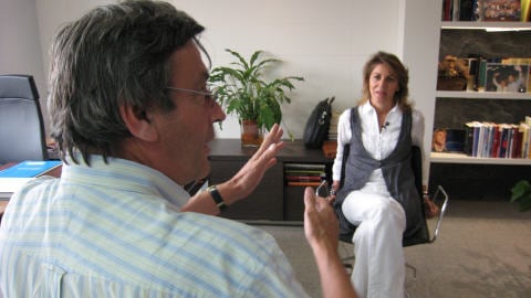 Jean-Michel en entrevue avec María Dolores de Cospedal, secrétaire générale du Parti populaire (parti de droite) Jean-Michel en entrevue avec María Dolores de Cospedal, secrétaire générale du Parti populaire (parti de droite)