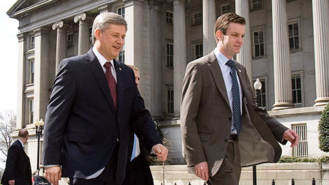 Kory Teneycke accompagnait le premier ministre Harper lors d'un voyage � Washington en mars 2009.