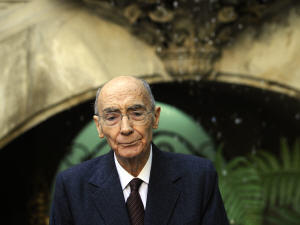 José Saramago lors de la présentation de son livre Caïn à Madrid en novembre 2009.