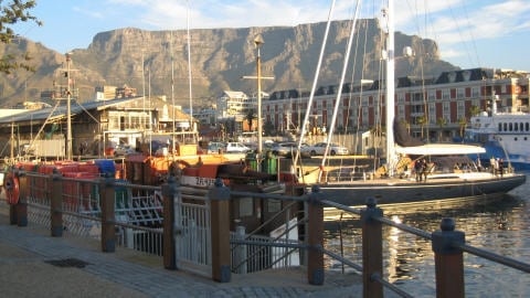 Le massif Table Mountain, vu de Waterfront