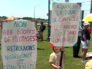 Manifestation contre le bruit aux abords de l'aéroport de Saint-Hubert