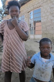 Deux enfants du bidonville de Diepsloot Le bidonville de Diepsloot