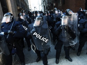 Policiers antiémeutes déployés lors des manifestations contre la G8/G20