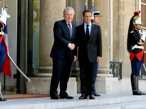 Le président Sarkozy accueille le premier ministre Charest.